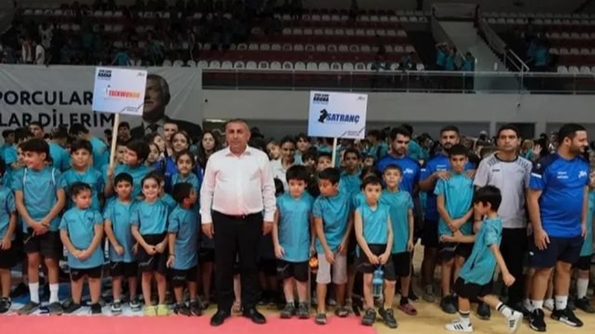 Adana Büyükşehir eğitimde ve sporda gençlerin Yanında