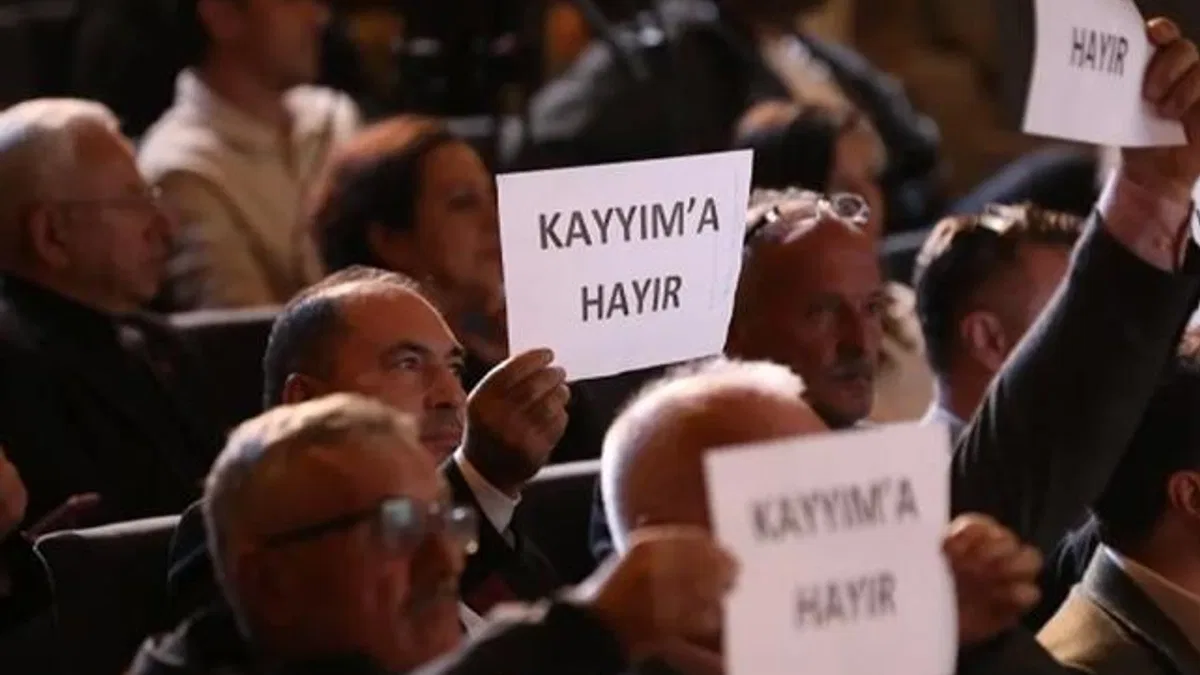 Gemlik Belediye meclisi'nde kayyum protestosu