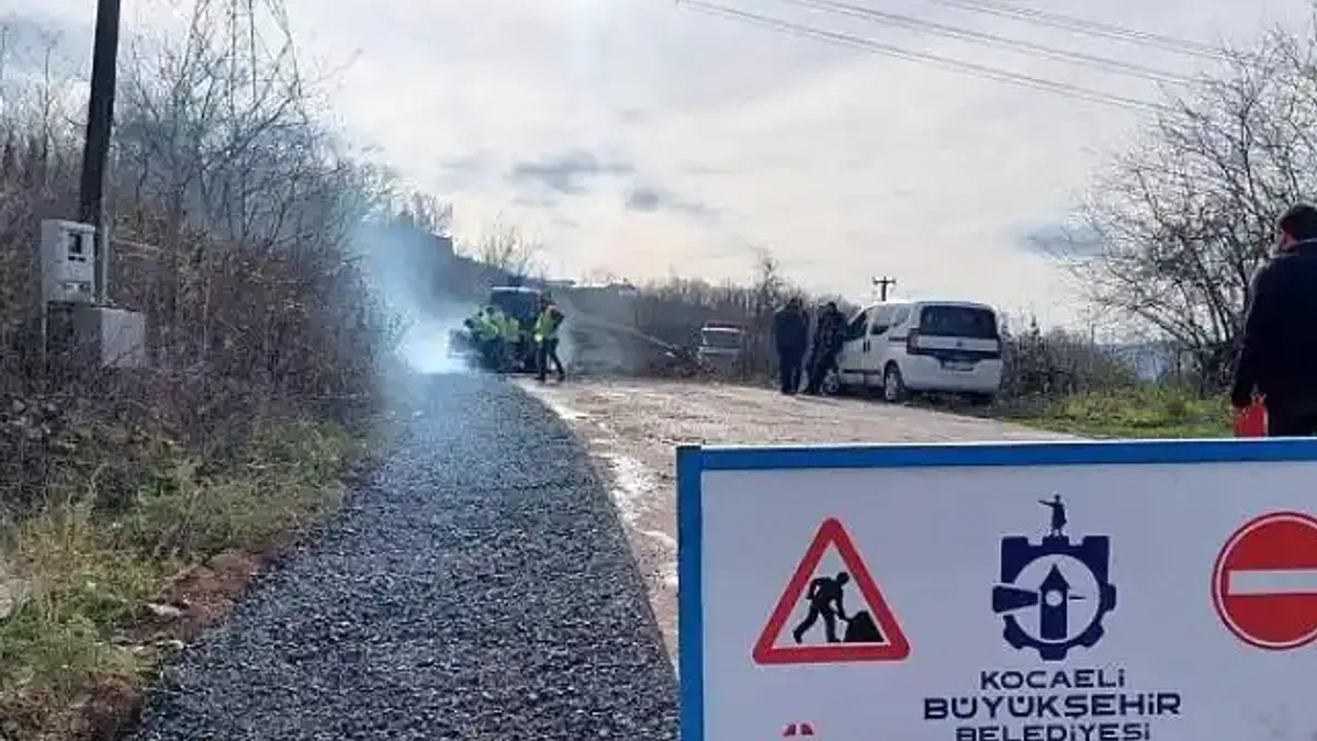 Büyükşehir'den çöken yola anında müdahale