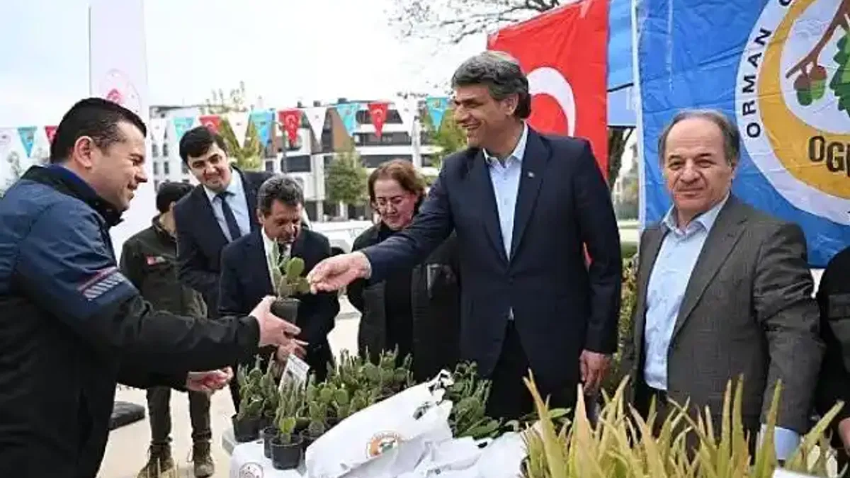 Kartepe'de 2300 Fidan Dağıtıldı