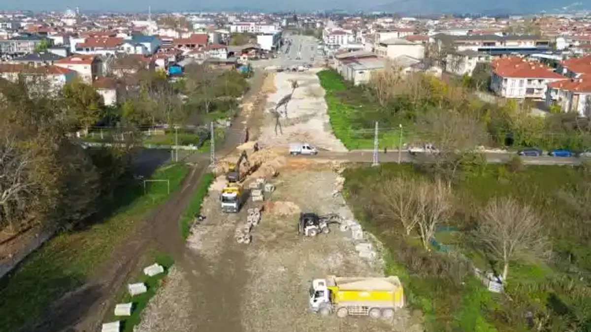 Sakarya Alparslan Türkeş Caddesi'nde duble yol güçlendirmesi
