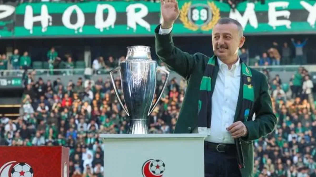 Başkan Büyükakın'dan Kocaelispor’a 60. yıl mesajı
