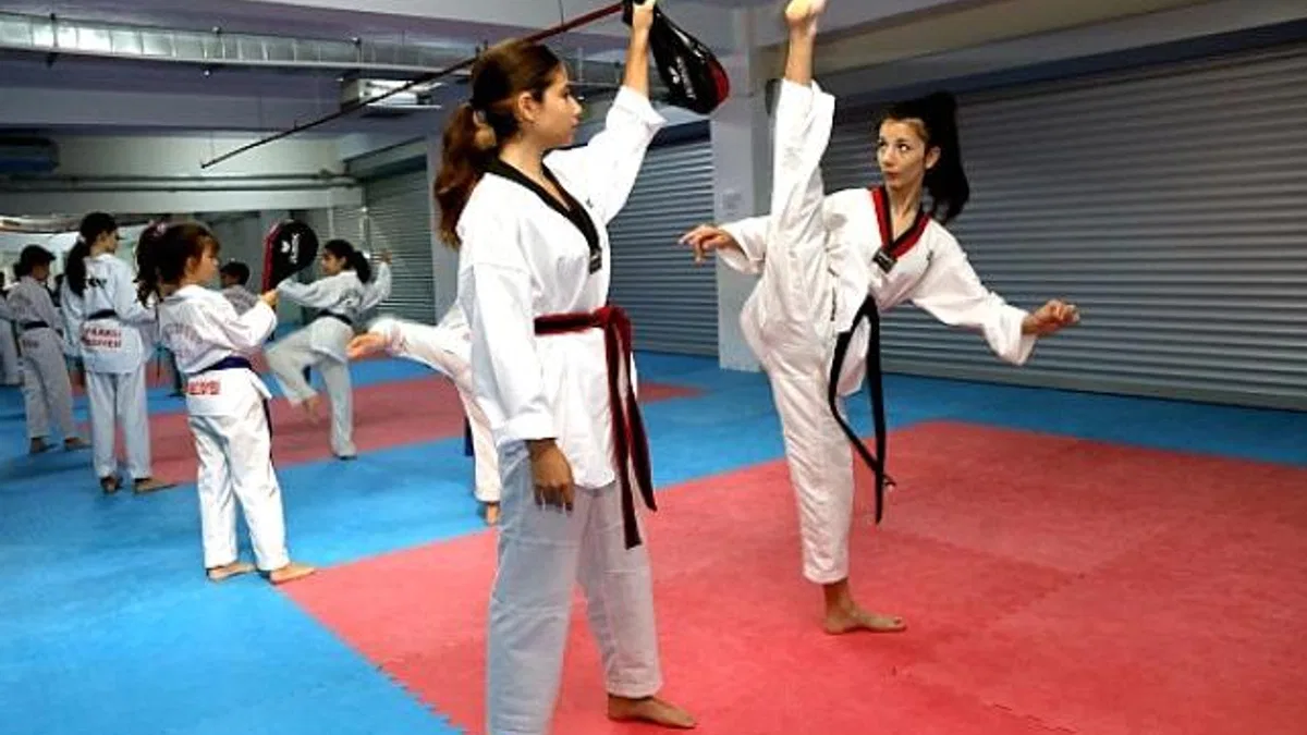 Bayraklı'da kış spor okullarına yoğun ilgi