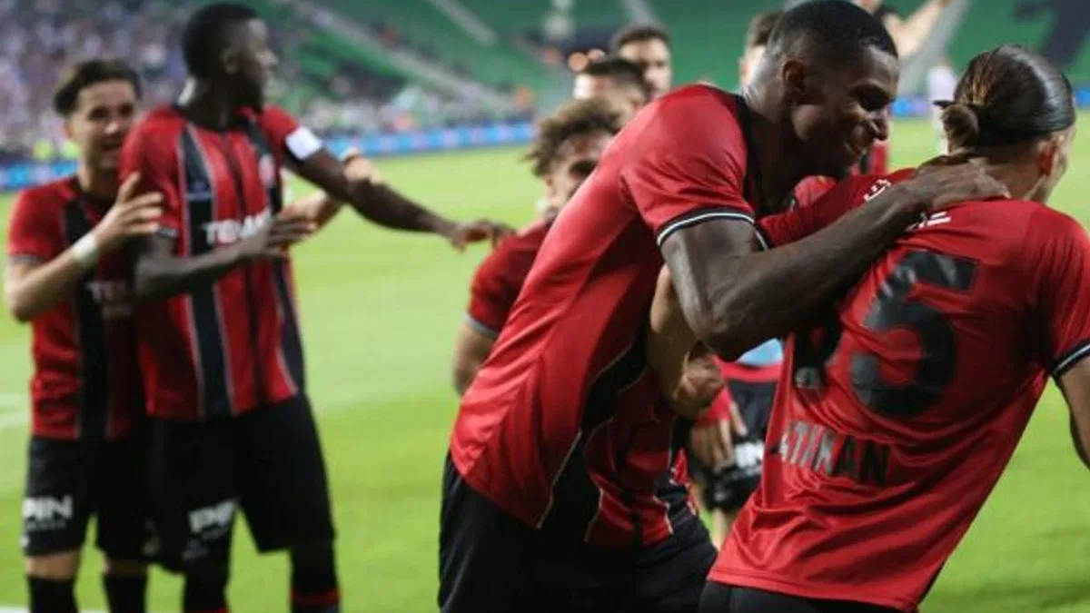 Fatih Karagümrük yeniden Süper Lig'de!