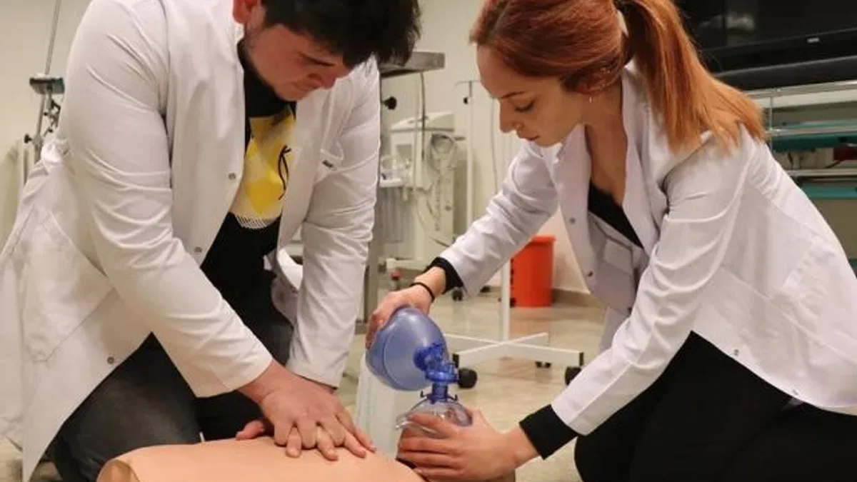 Sağlık teknikerleri sektörün iş yükünü hafifletiyor