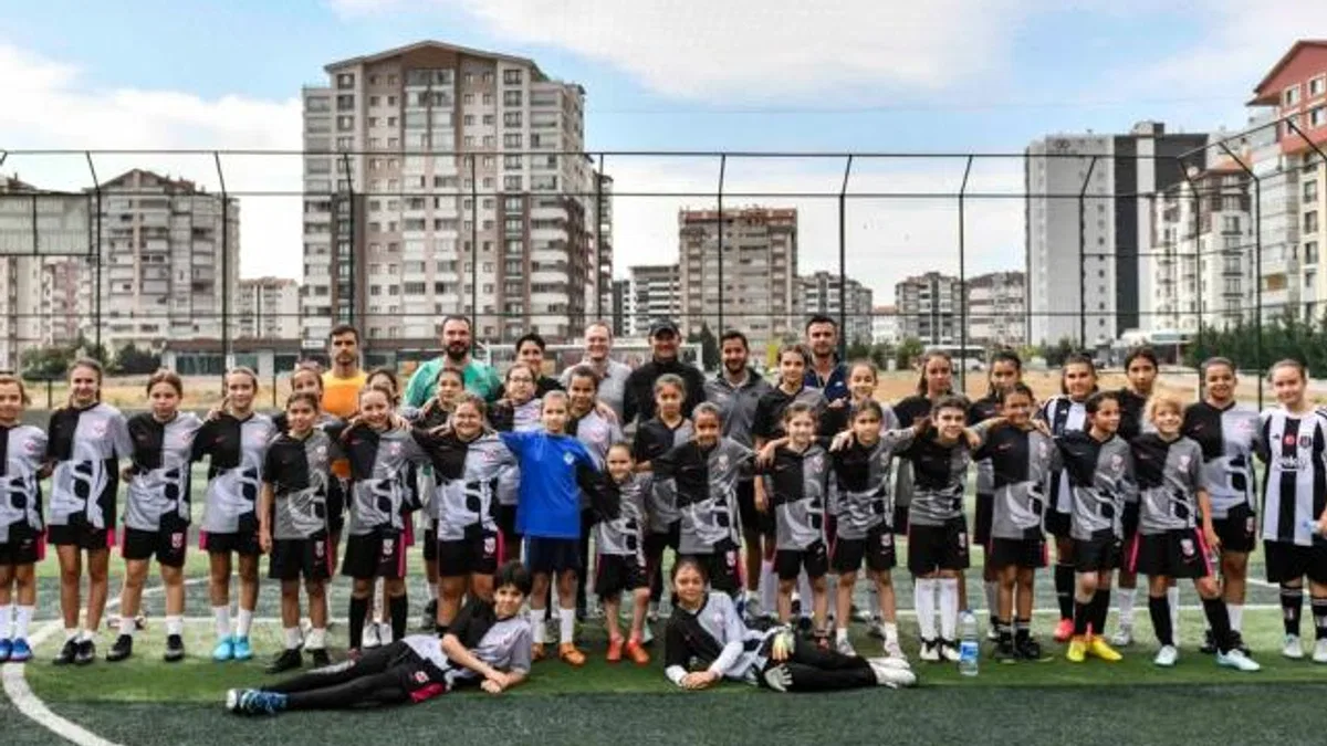 Ankara'da minik futbolcular için turnuva