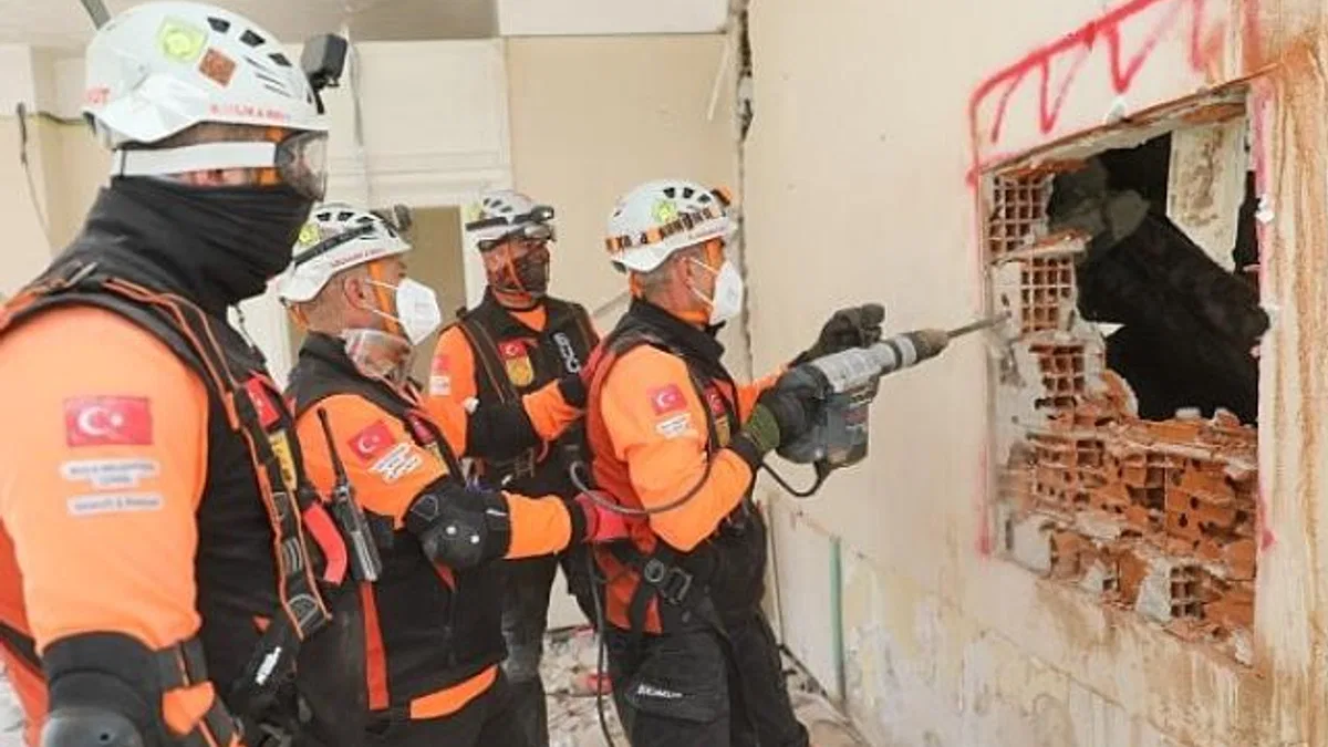 İzmir depreminin yıl dönümünde Buca Belediyesi'ne teşekkür belgesi