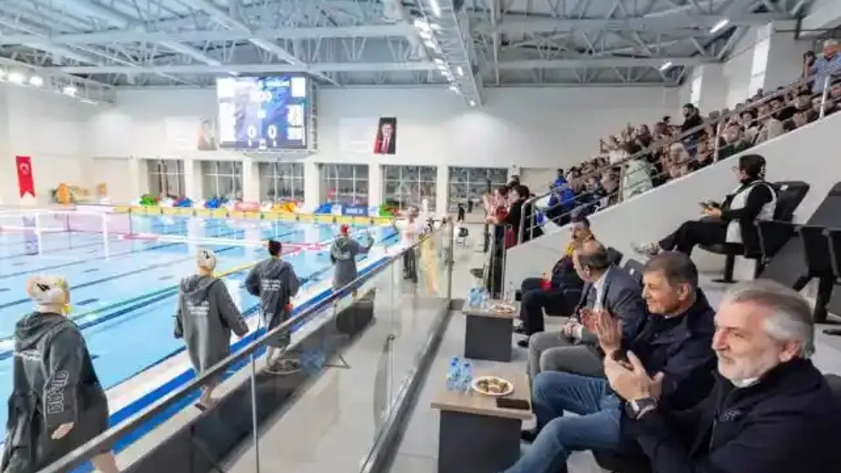Göztepe’nin Avrupa zaferine Başkan Tugay da eşlik etti