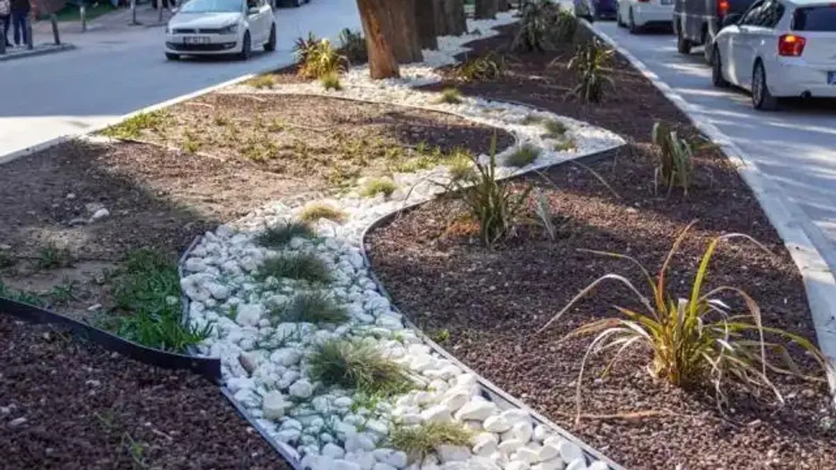 İzmir Buca'da Beyazıt Aykut Parkı yenilendi