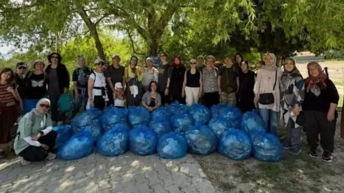 Kütahya’da doğa yürüyüşü ve temizlik etkinliği