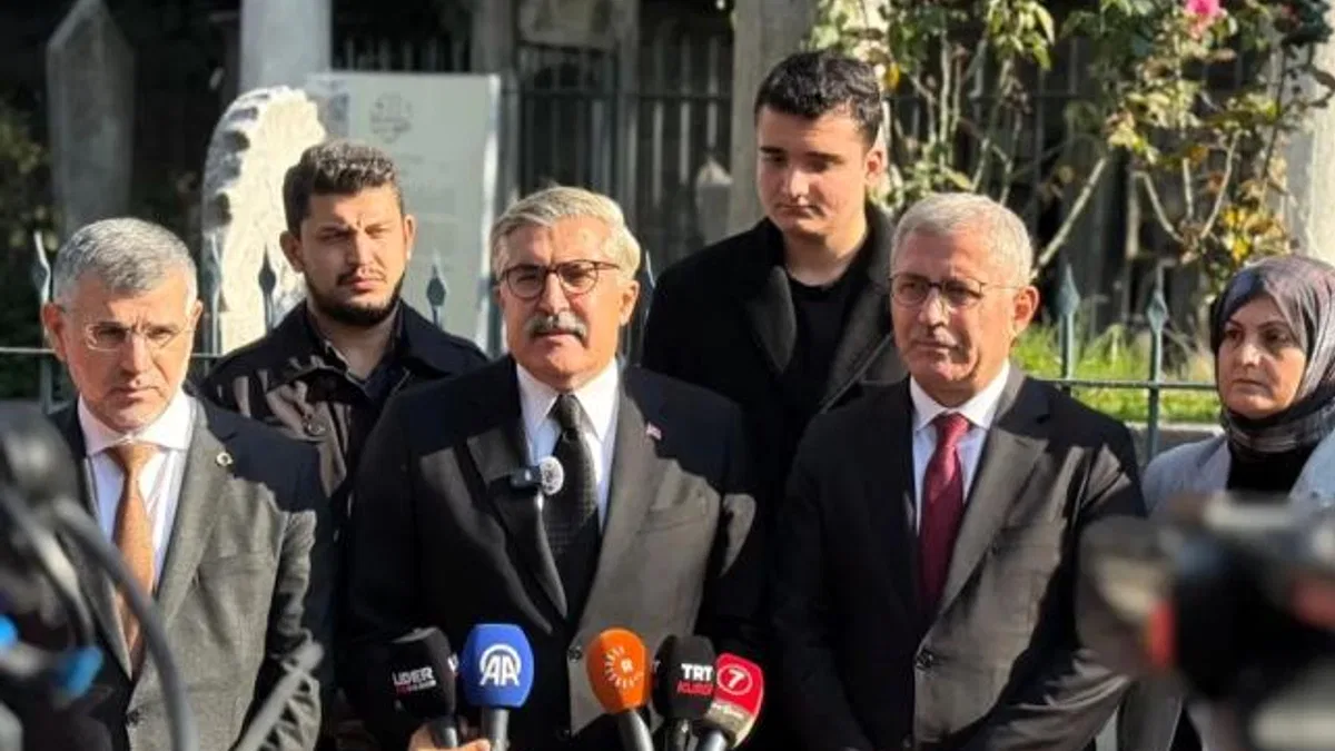 AK Parti Kültür ve Sanat Politikaları Başkanlığından Sezai Karakoç’un ölüm yıldönümünde kabrine ziyaret