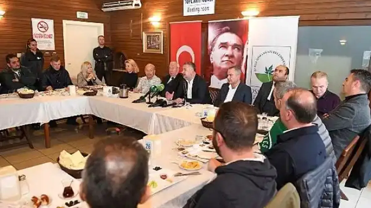 Osmangazi Belediyespor Başkanı Fatih Karayılan, spor basını ile buluştu