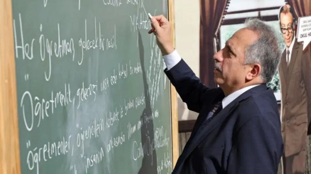 Mustafa Yalçın'dan 'Öğretmenler Günü' mesajı