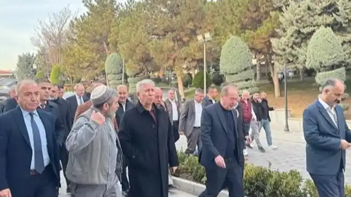 Mansur Yavaş Hacı Bayram esnafıyla buluştu