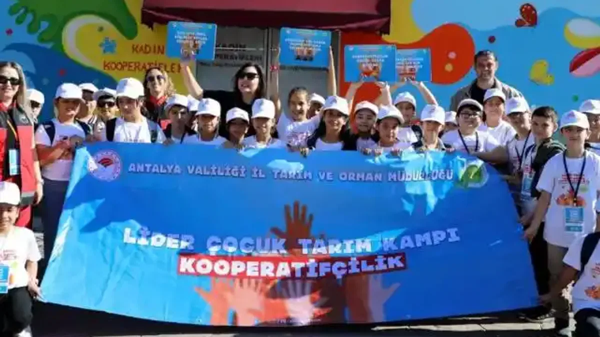 Antalya'da ‘Lider Çocuklar’ kadın emeğini destekledi