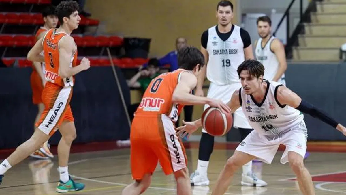 Sakarya son saniye basketiyle ilk galibiyeti aldı