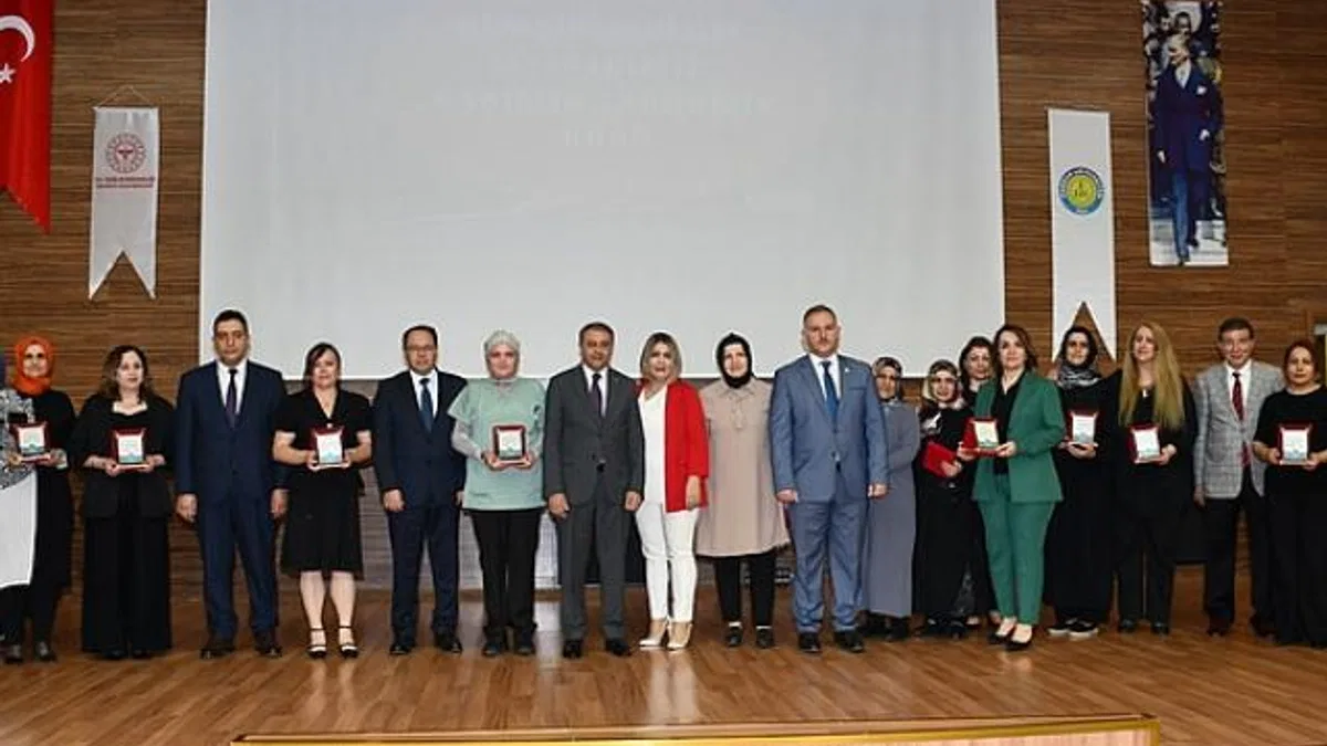Harran Üniversitesi Kurumların İşbirliğinde Hemşirelik Haftası Coşkulu Bir Programla Kutlandı