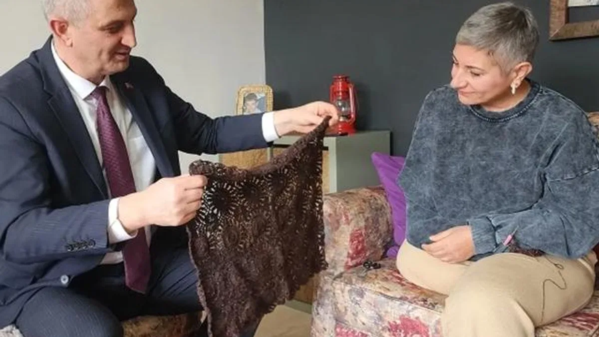 Cumhurbaşkanı'nca ödüllendirilen Gölcüklü Koşal'a Başkan'dan ziyaret