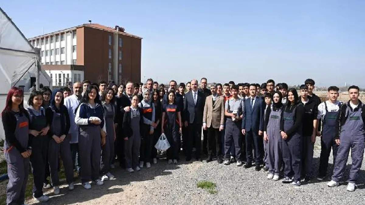 Konya'da Milletvekili Baykan ve Başkan Altay lise öğrencileriyle buluştu
