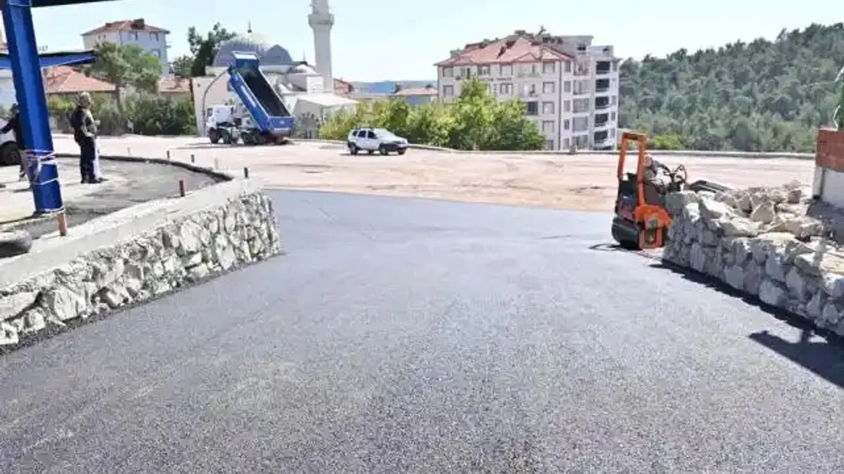 Manisa Büyükşehir'den Gördes'e asfalt