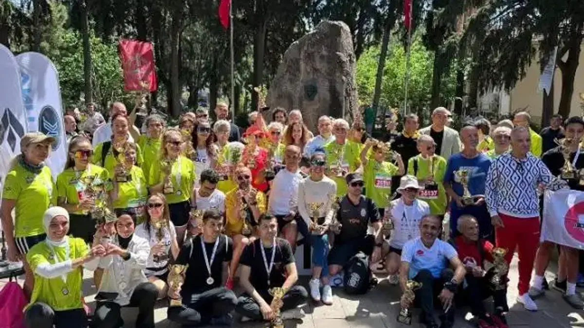 Özlem Işık, Zübeyde Hanım Koşusu'nda kupa kazandı
