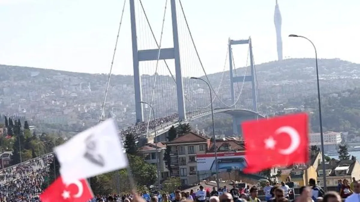 İstanbul'da maratonda koşup, giysi kumbarasına destek olacaklar