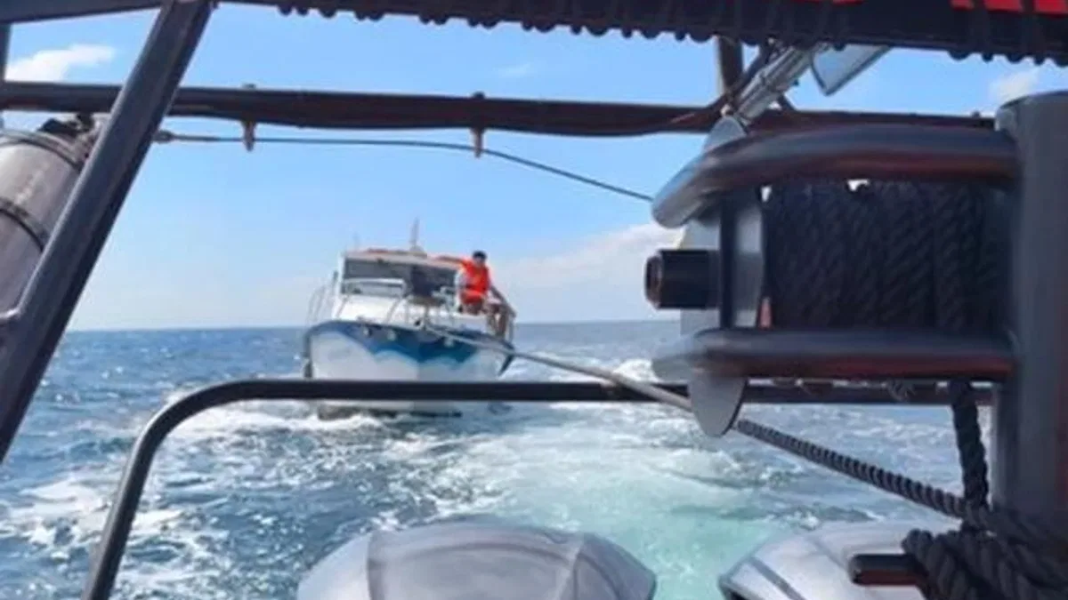 Kınalıada açıklarında makine arızalı tekne kurtarıldı