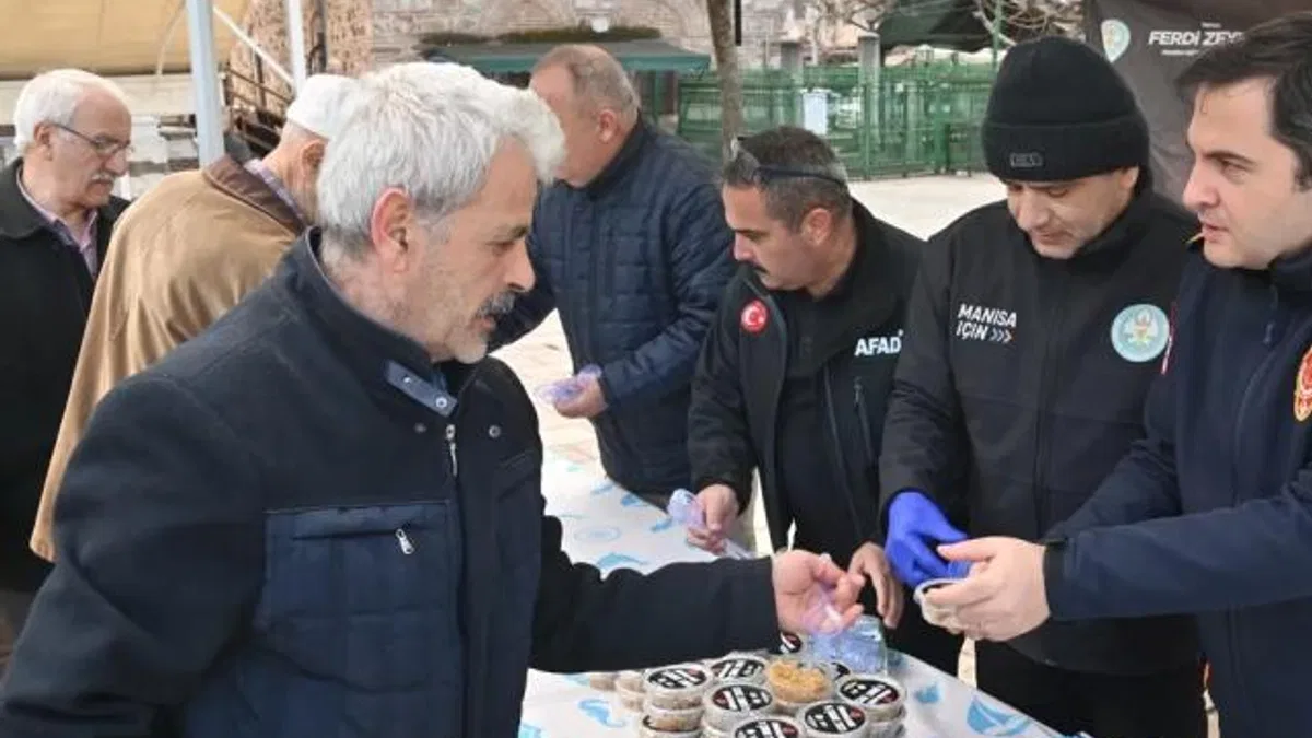 Manisa'da depremde hayatını kaybedenler anıldı