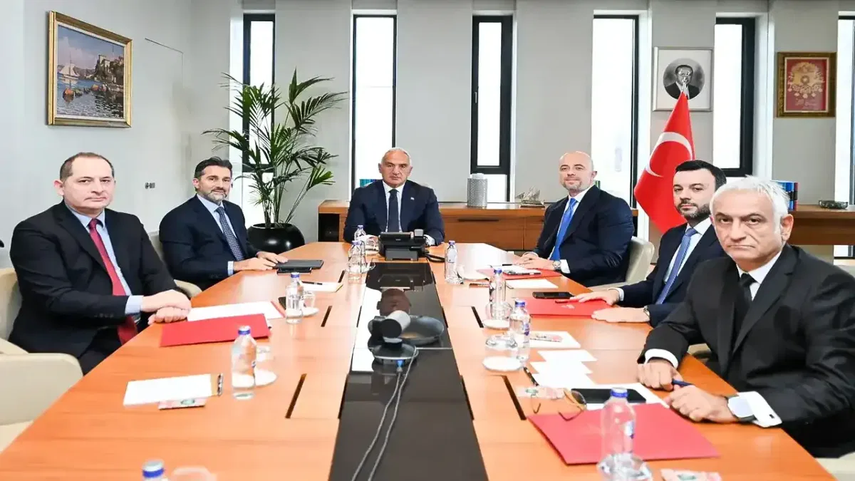 Bakan Ersoy ve THY yönetiminden turizm zirvesi