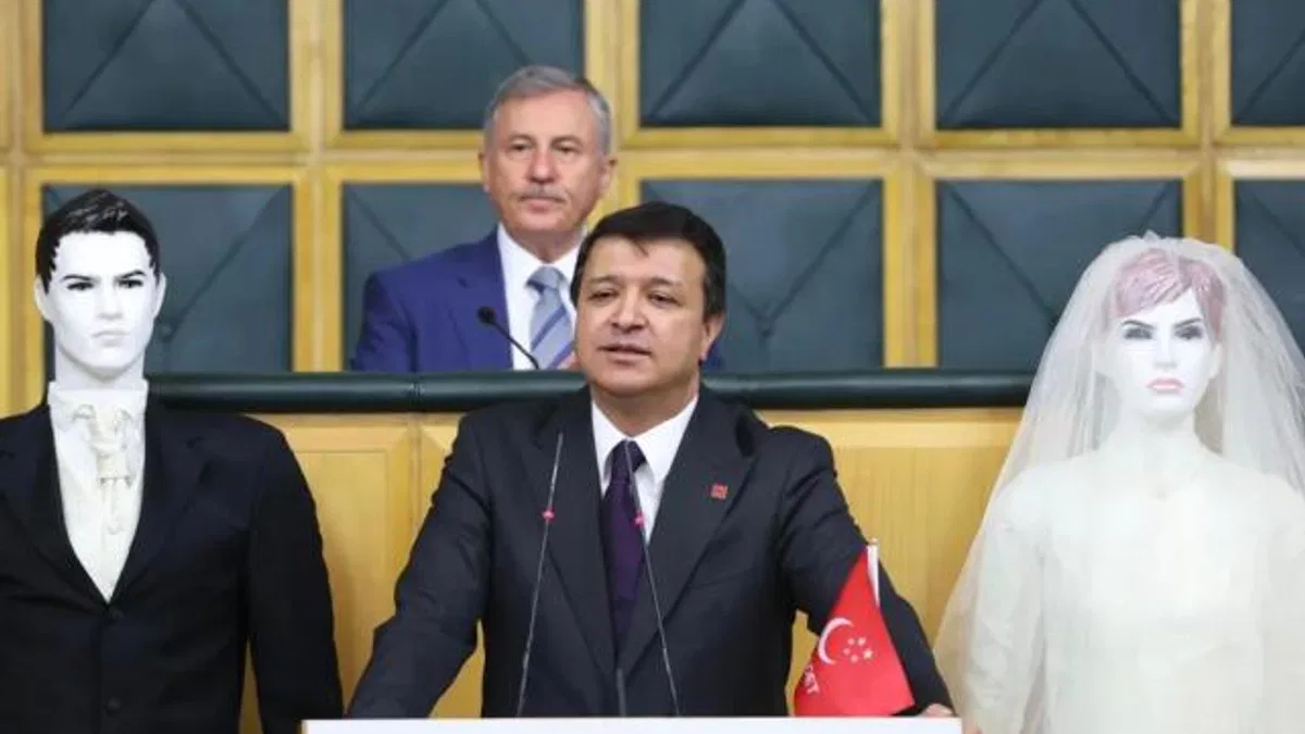TBMM'de SP'li Arıkan'dan dikkat çeken sunum! Kürsüye cansız mankenlerle çıktı