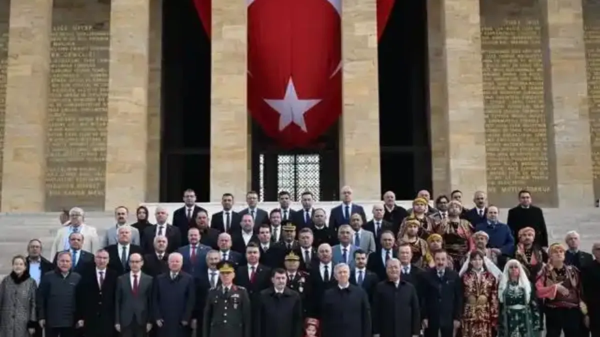 Başkent'ten Ata'ya saygı duruşu