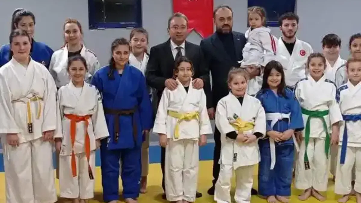 Sakarya'da Enes Zengin bu kez judo takımıyla birlikteydi!