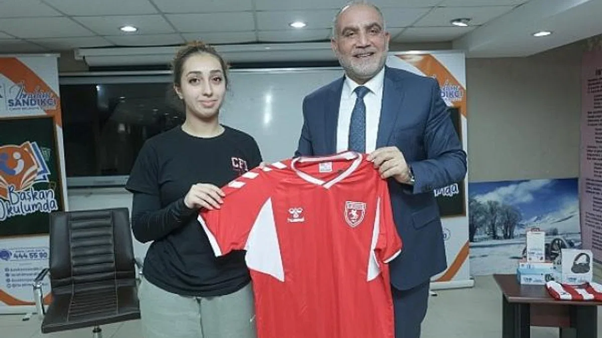 Başkan İbrahim Sandıkçı: "Öğrencilerimizin sınav ücretlerini karşılıyoruz"