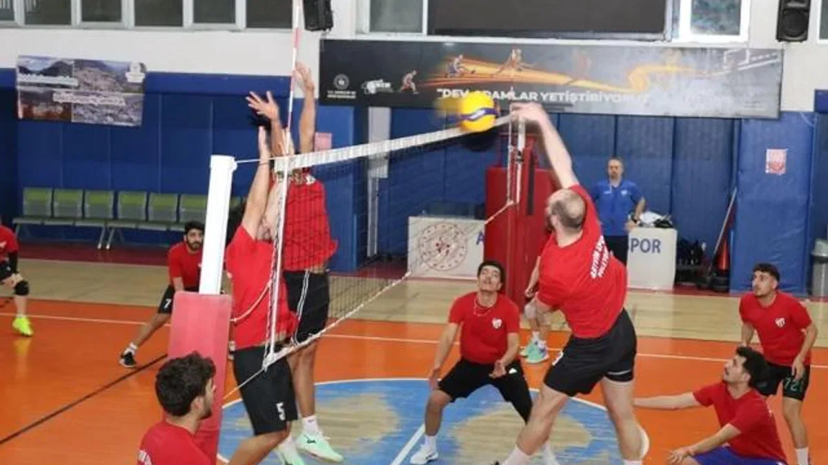 Artvinspor, kadın ve erkek bölgesel voleybol ligine hazırlanıyor