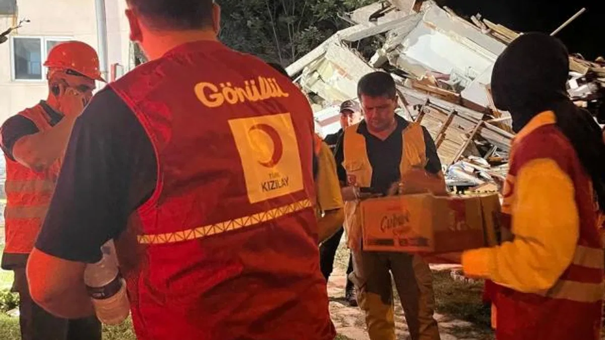 Türk Kızılayı'ndan Sındırgı afetzedelerine beslenme desteği