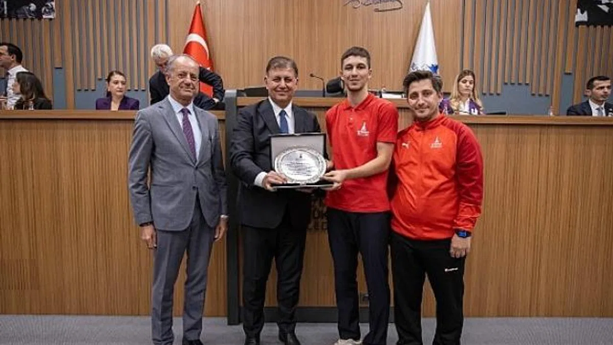 Başkan Tugay'dan millilik vurgusu