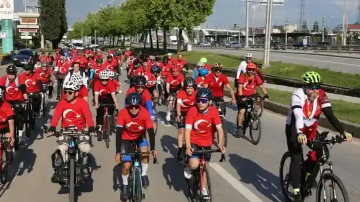 Kocaeli'de pedallar 19 Mayıs ruhu ile çevrildi