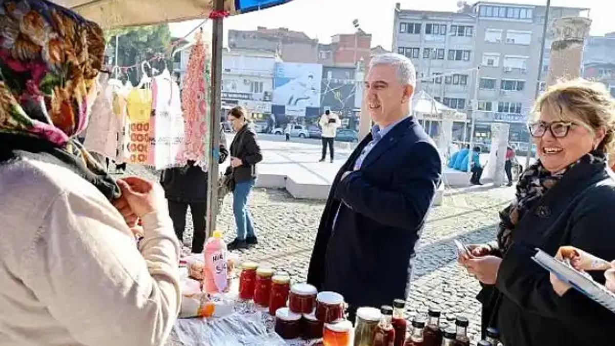 Bergama Belediyesi Üreten Kadınlar İçin Yeni Yıl Pazarı Kurdu