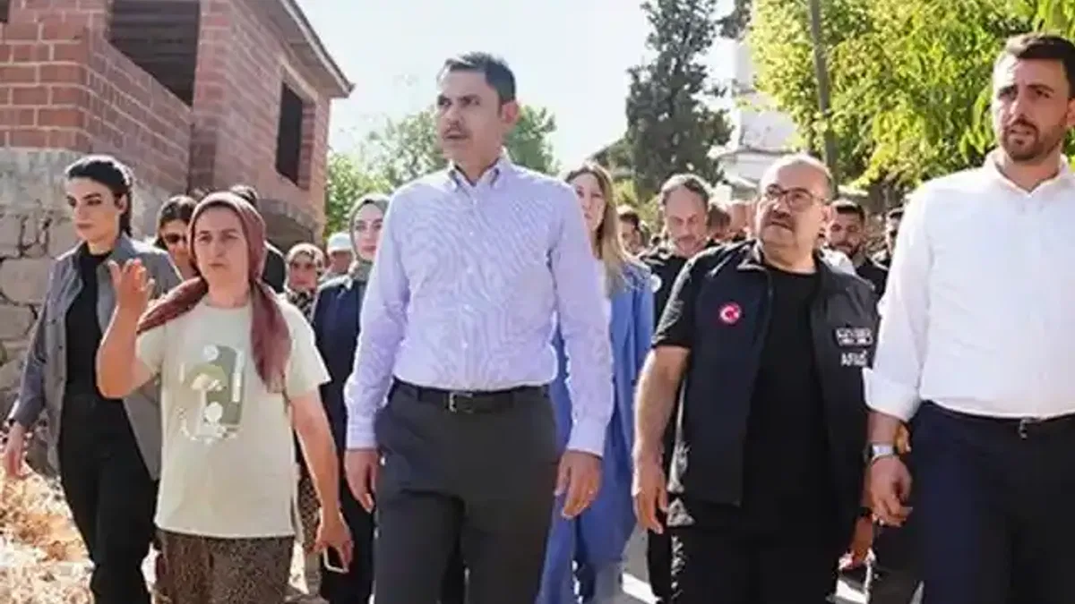 Sındırgı'da tüm evler tarandı... Ağır hasarlı yapılar yıkılacak!
