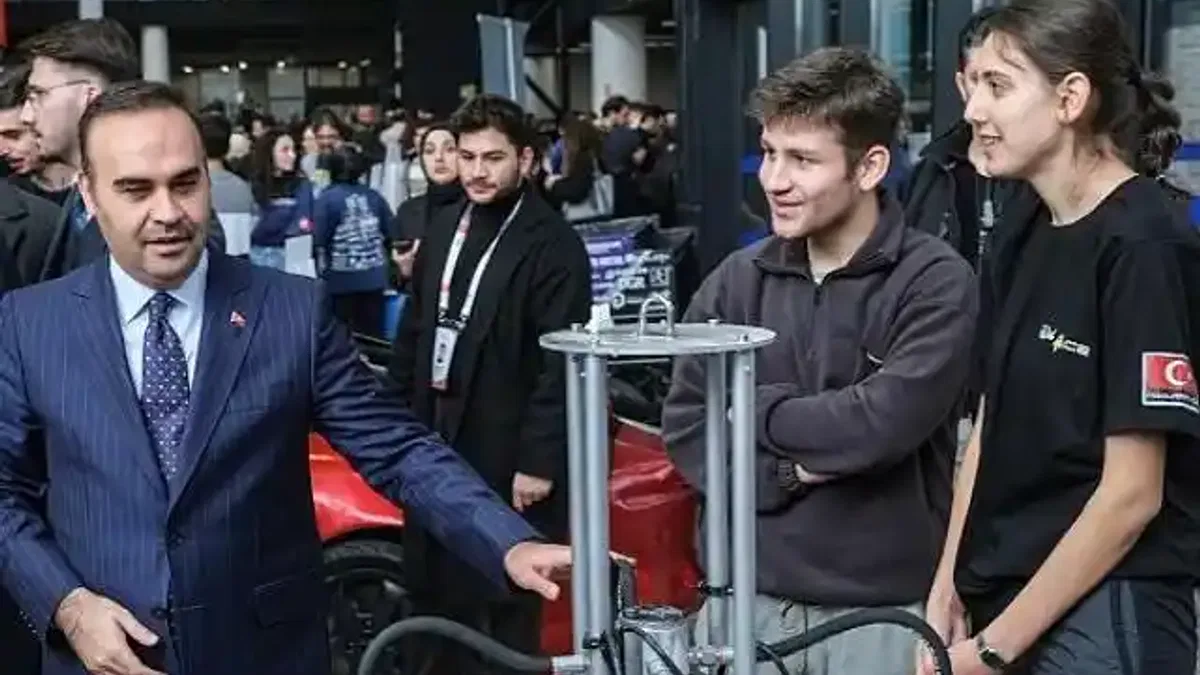Bakan Kacır'dan Kocaeli'nin teknoloji takımlarına övgü; "Kocaeli TEKNOFEST 2024'te büyük işler başardı"