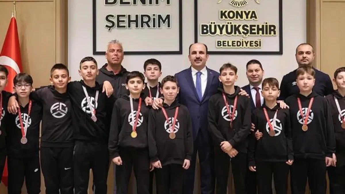 Konya'da dereceye giren öğrencilerden Başkan Altay'a ziyaret