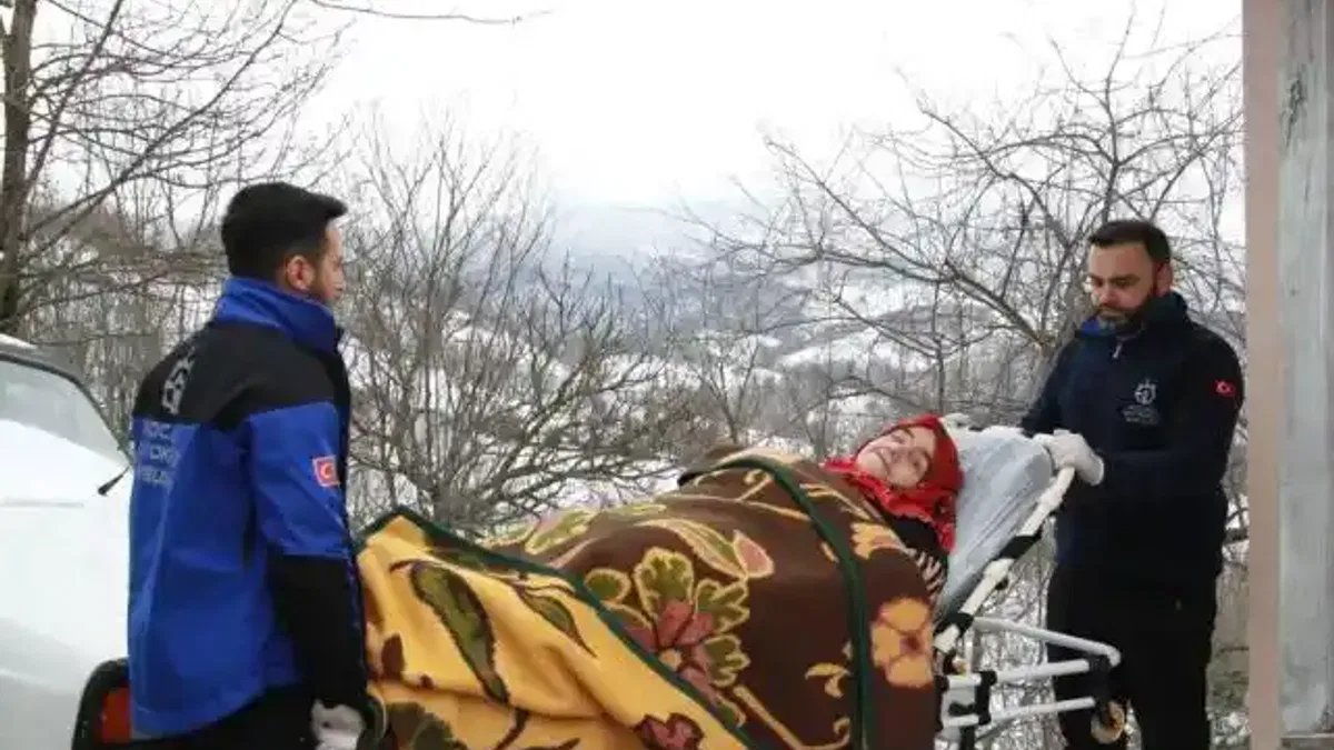 Kocaeli Büyükşehir Sultan Teyze’yi 13 yıldır hastaneye taşıyor