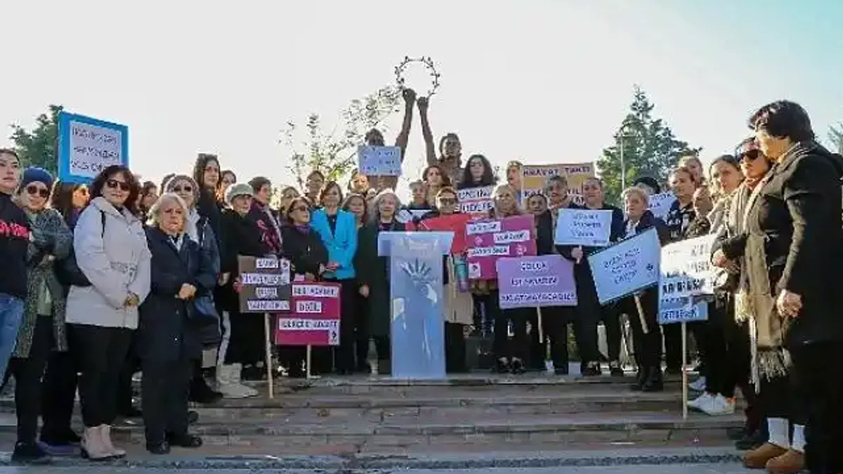 Kadınların Yarım Kalan Gülüşleri Karabağlar'da Tamamlandı