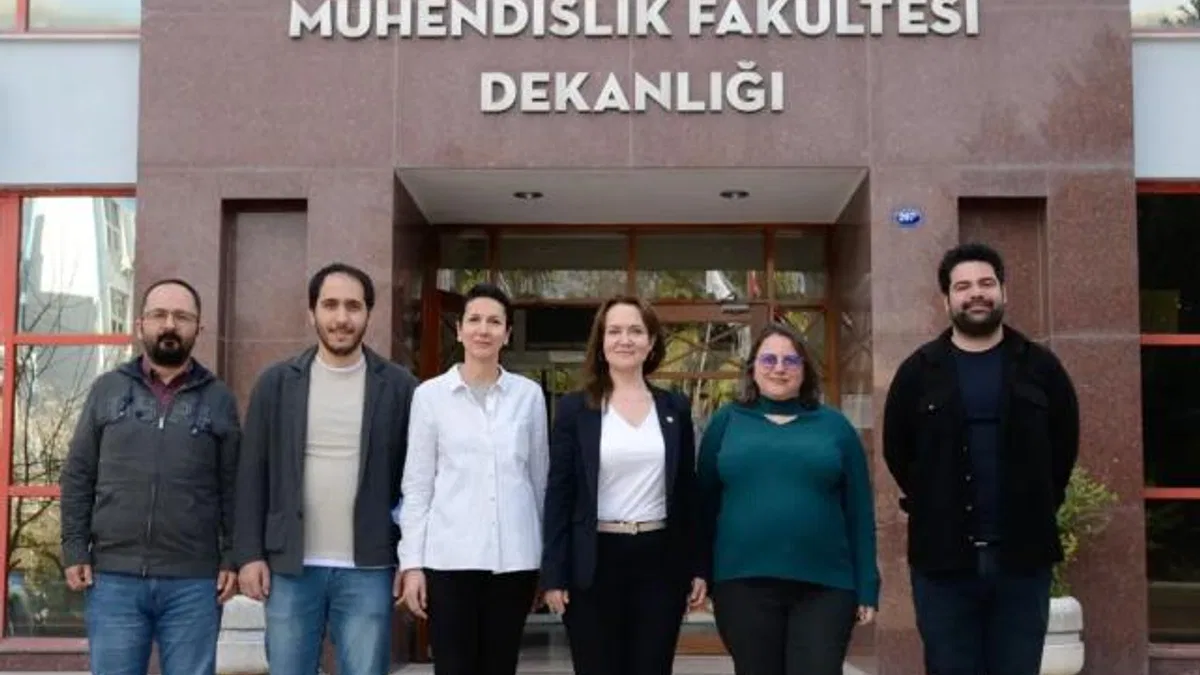 DEÜ'den doğa temelli inovasyon: Mikroalglerle temiz hava devrimi!