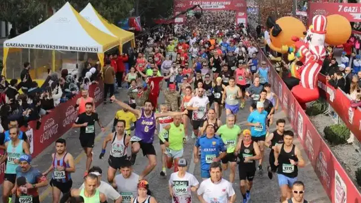 Gaziantep’te 'Gazi Yarı Maratonu' rekor katılımla koşuldu