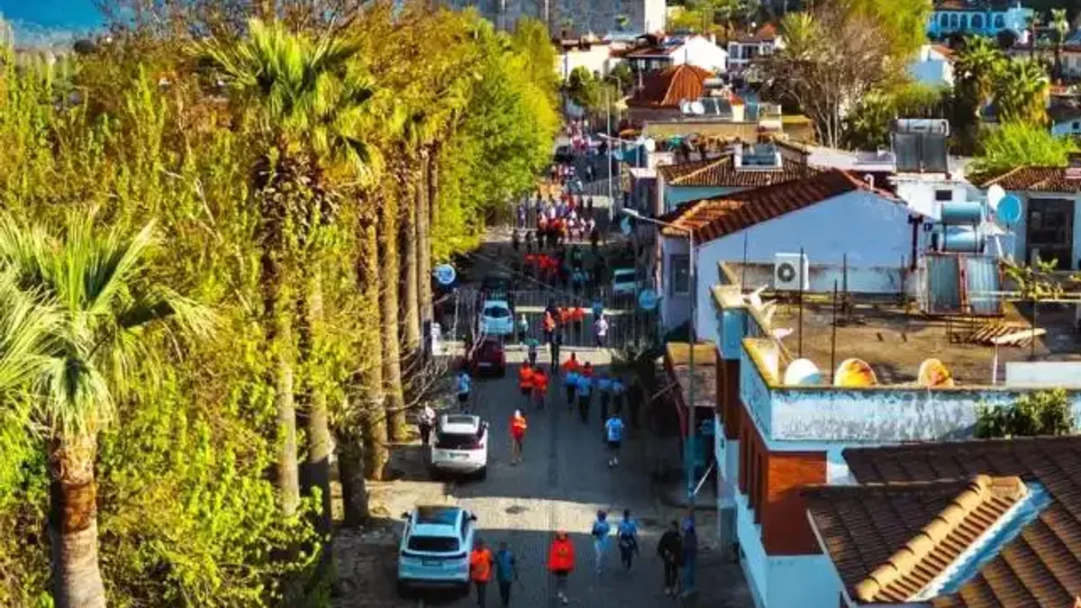 Yüzlerce sporcu İzmir Efes'te dünya mirasına koştu