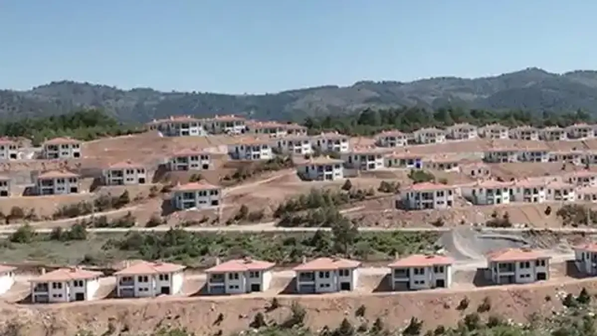 Afet bölgesinin iki katlı köy evleri tamamlandı... İlk görüntüler Kahramanmaraş Bulanık Köyü'nden