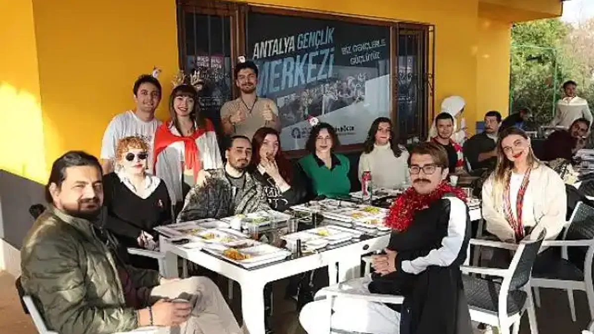 Atatürk Parkı'ndaki Gençlik Merkezi gençlerin yeni buluşma noktası oldu