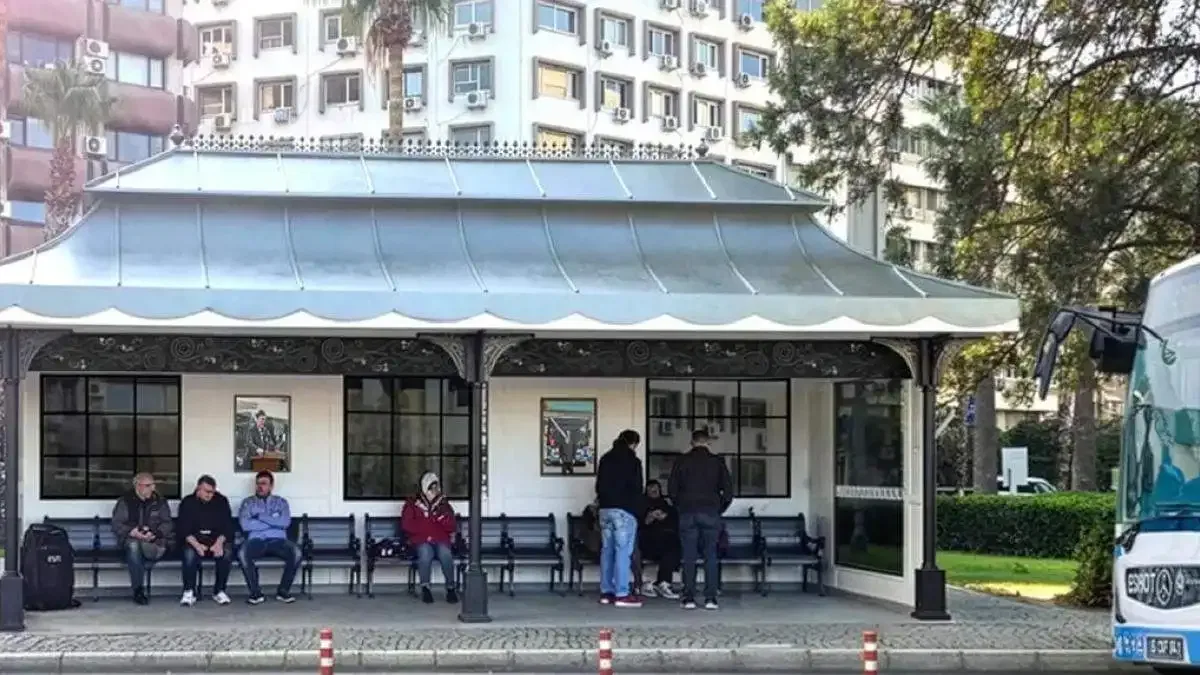İzmir’in kimliğini yansıtan 'simgesel' durak