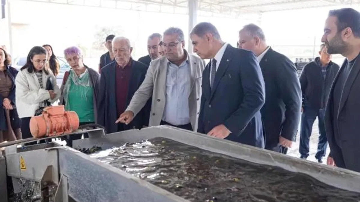 İzmir'de sezonun ilk zeytinyağı Başkan Tugay’dan